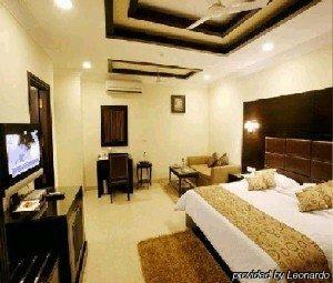 Hotel Parkland Chirag Enclave Νέο Δελχί Εξωτερικό φωτογραφία